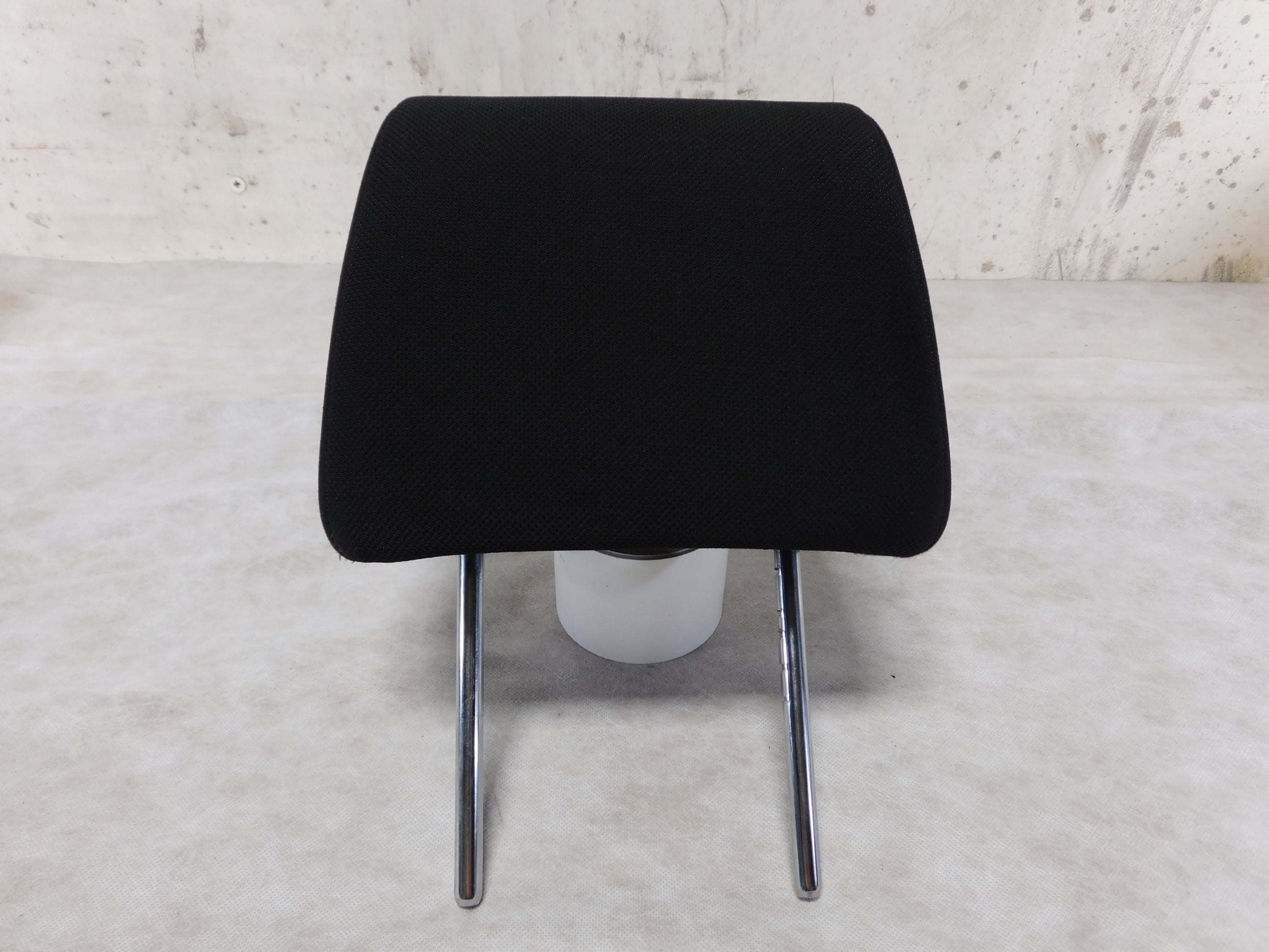 Pre-Owned 10-15 Nissan Rogue Front Driver or Passenger Headrest OEM LKQ (Good)