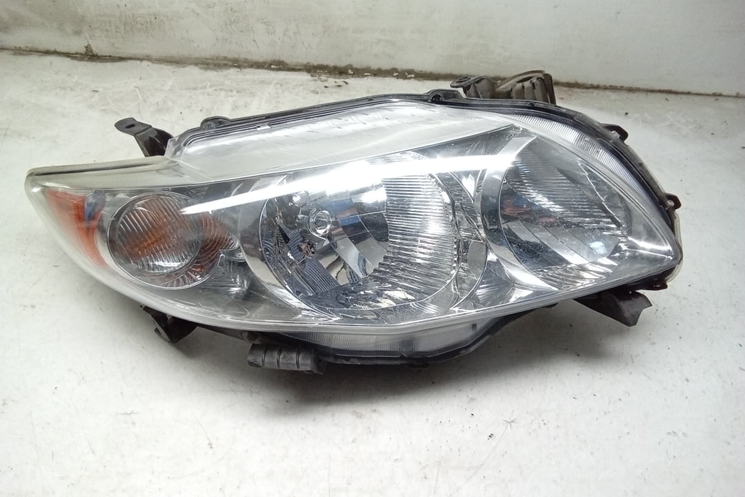 Pre-Owned 10 2010 Toyota Corolla Passenger RH Head Light Lamp OEM - Verify Specific Vehicle Fitment In Description - (Good)