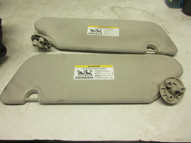 AVS 96-07 Chrysler Town & Country Ventvisor Outside Mount Window Deflectors 2pc Smoke