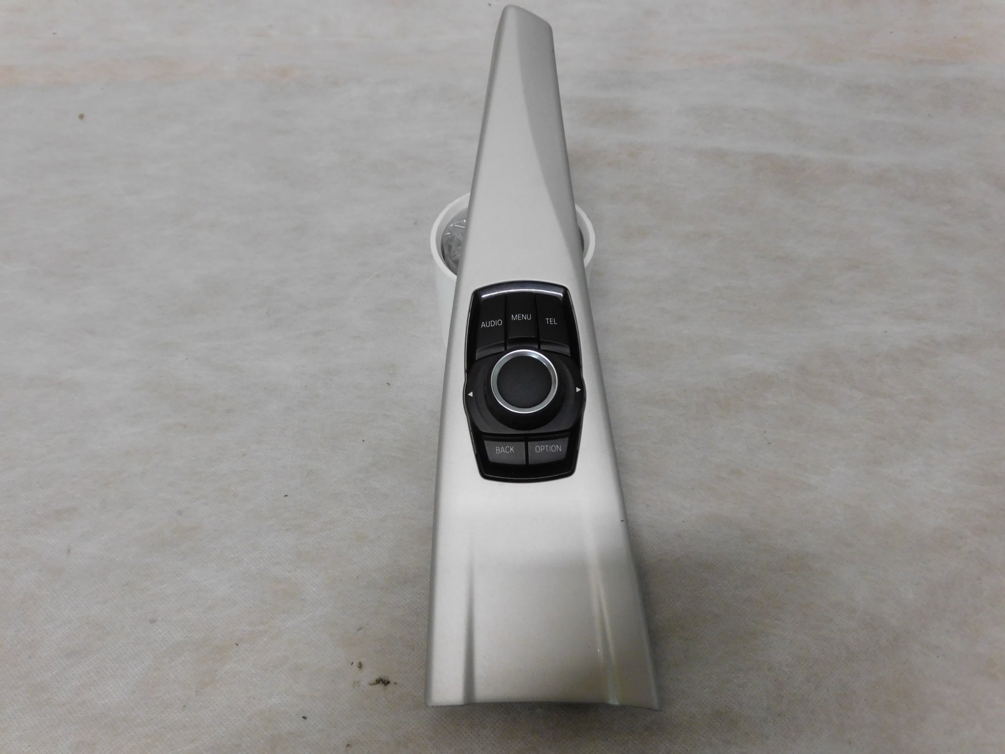 Pre-Owned 12-17 BMW 320i Console Mounted Navigation Radio Control Knob OEM LKQ (Good)