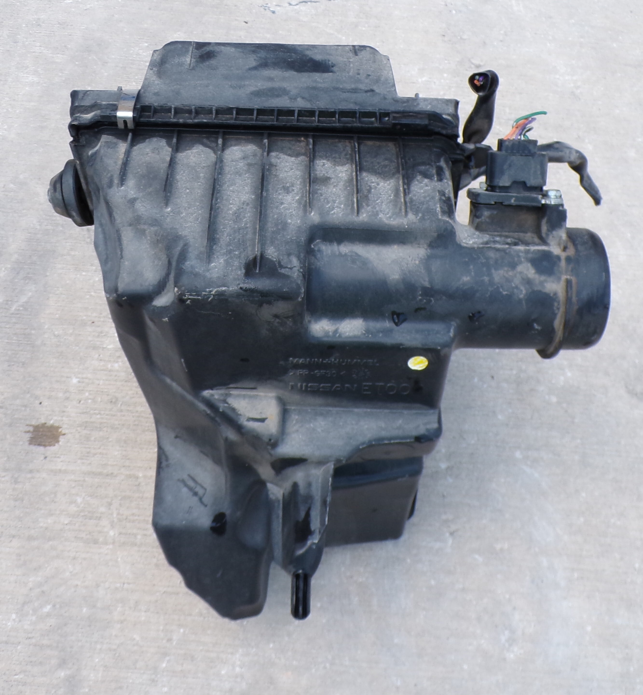 Pre-Owned 12 Nissan Sentra 2.0L Air Cleaner Assembly OEM - Verify Specific Vehicle Fitment In Description - (Good)