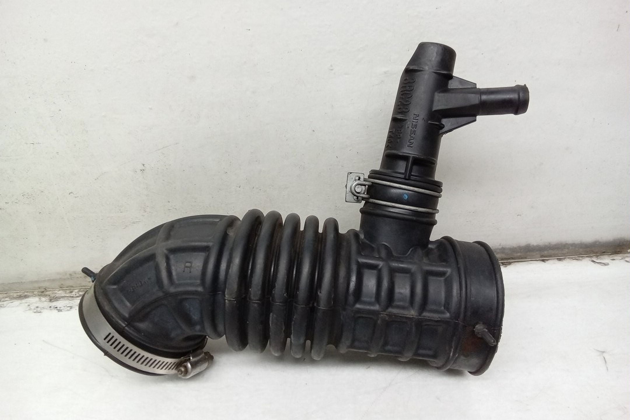 Pre-Owned 13 2013 Nissan Versa Air Intake Tube Outlet Duct OEM - Verify Specific Vehicle Fitment In Description - (Good)