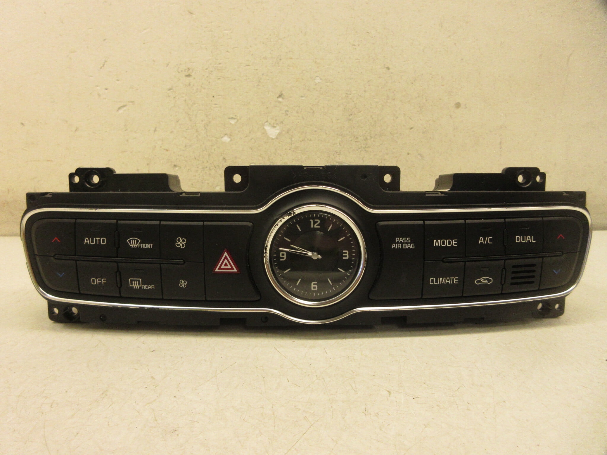 Pre-Owned 14 15 16 Kia Kadenza Auto Dual AC Heater Climate Temperature Control OEM LKQ (Good)