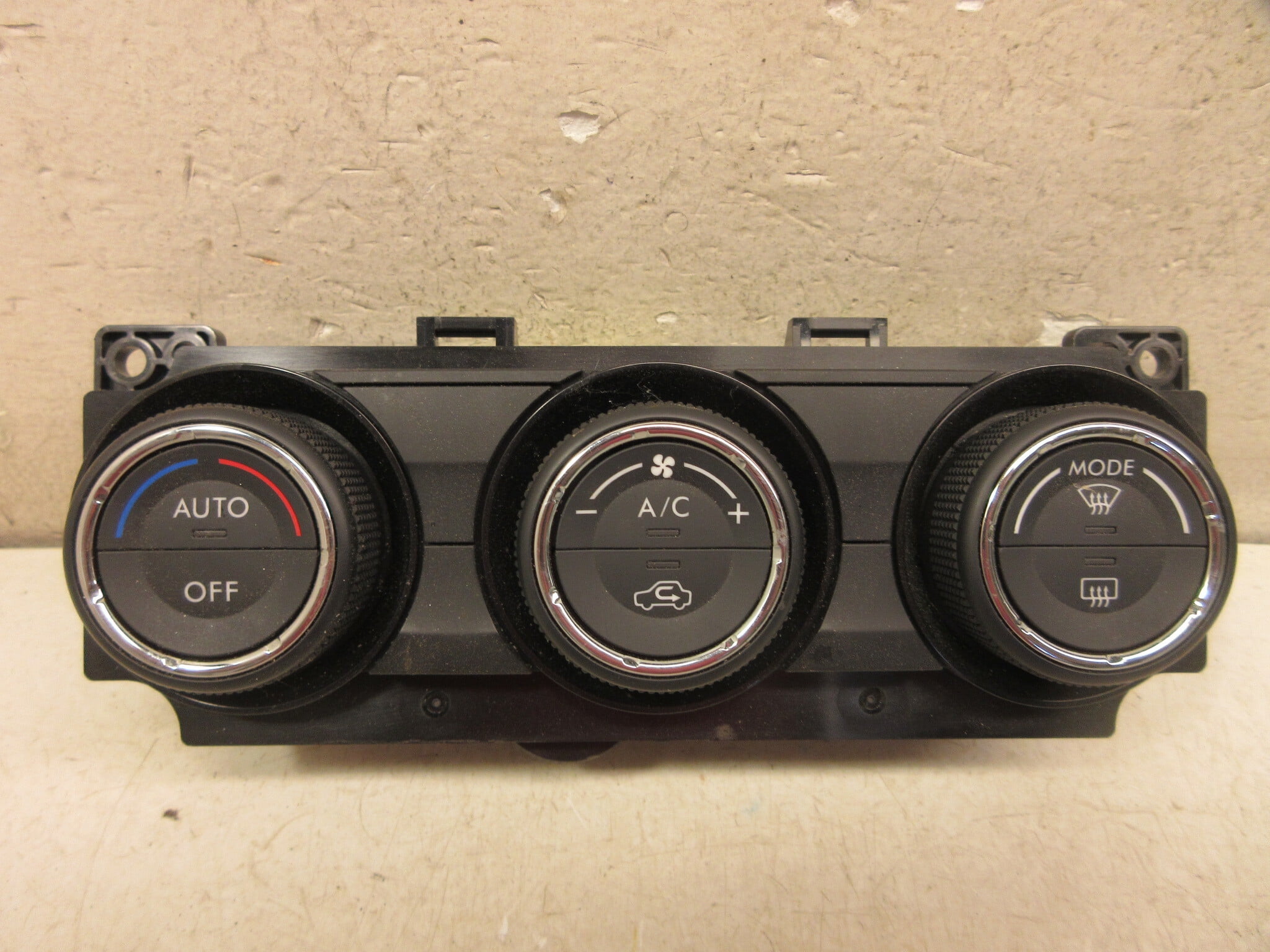 Pre-Owned 14 15 Subaru Forester Auto AC Heater Climate Temperature Control OEM LKQ (Good)