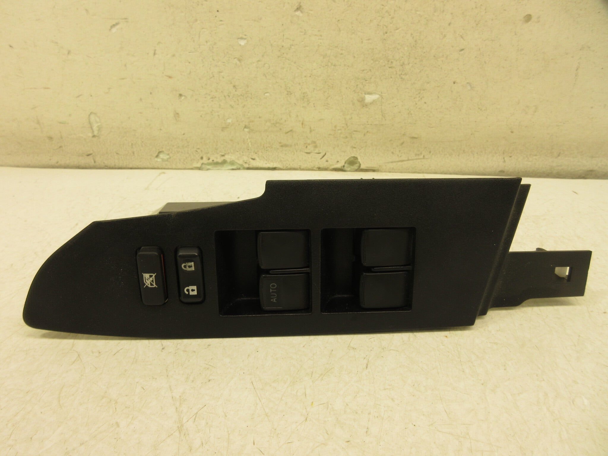 Pre-Owned 14-19 Toyota Corolla Driver Left Master Door Power Window Switch OEM LKQ (Good)