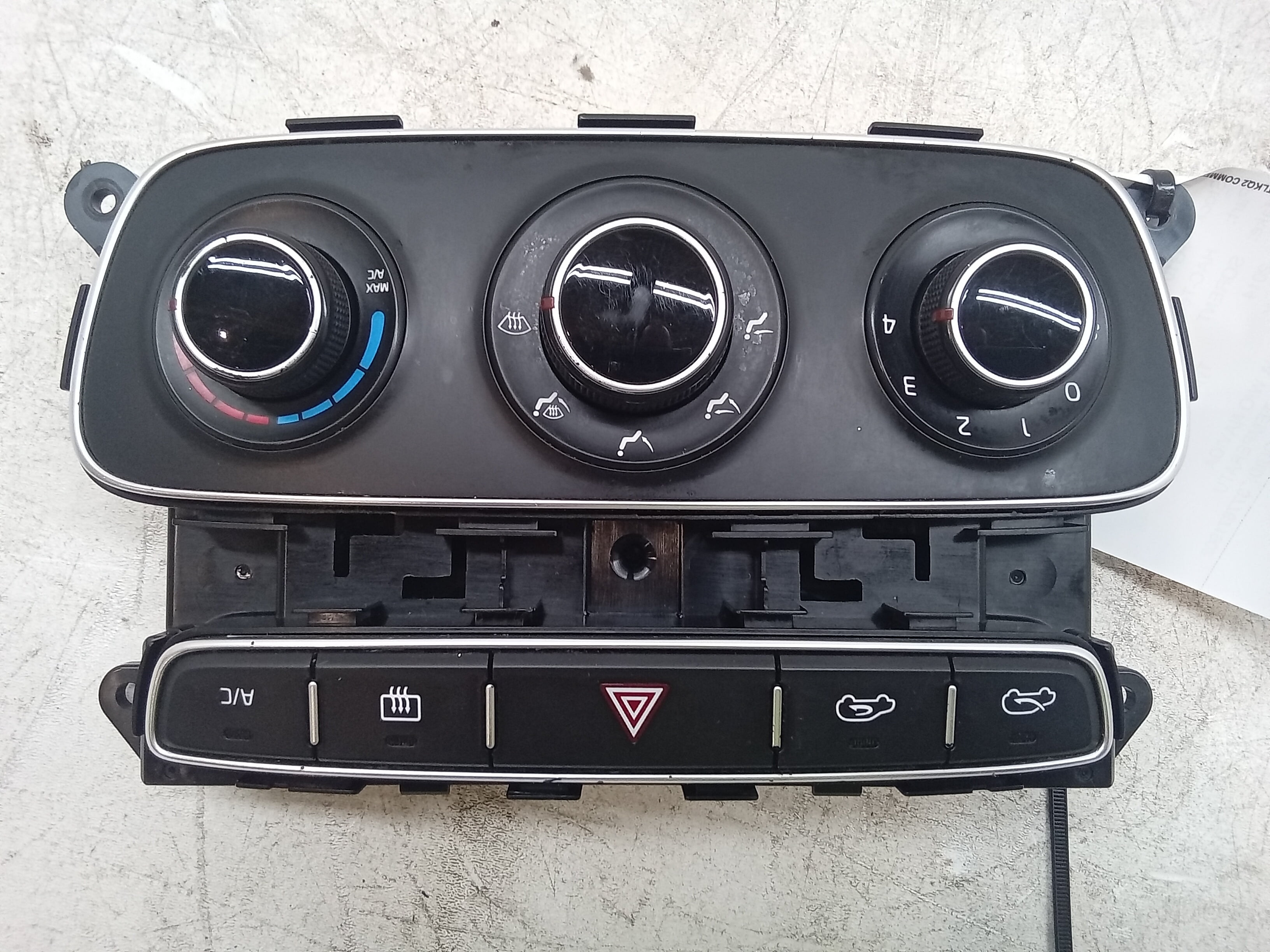 Pre-Owned 14 Kia Sorento Temperature Control OEM - Verify Specific Vehicle Fitment In Description - (Good)
