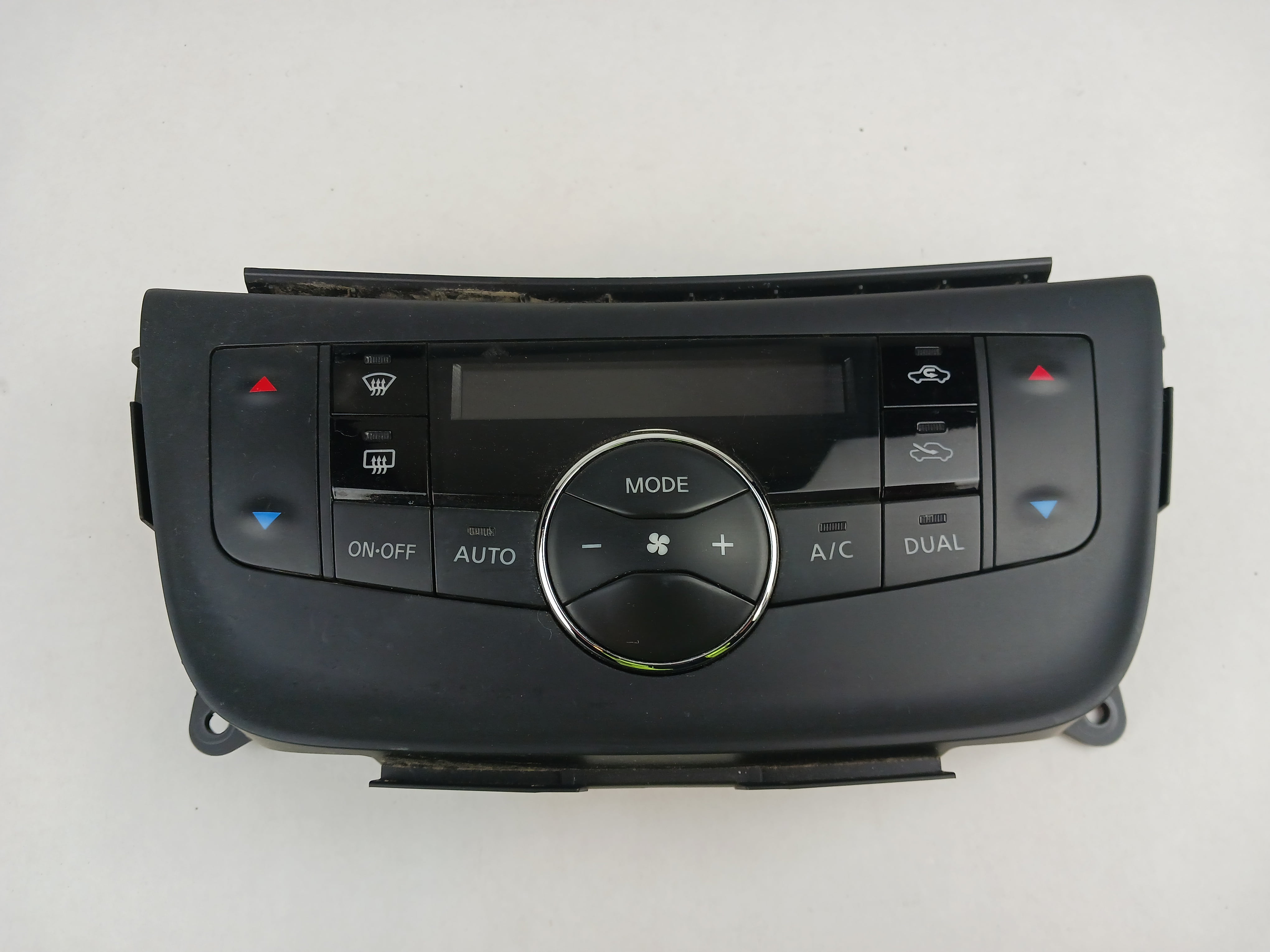 Pre-Owned 15 16 17 18 19 Nissan Sentra Temperature Control Unit OEM (Good)