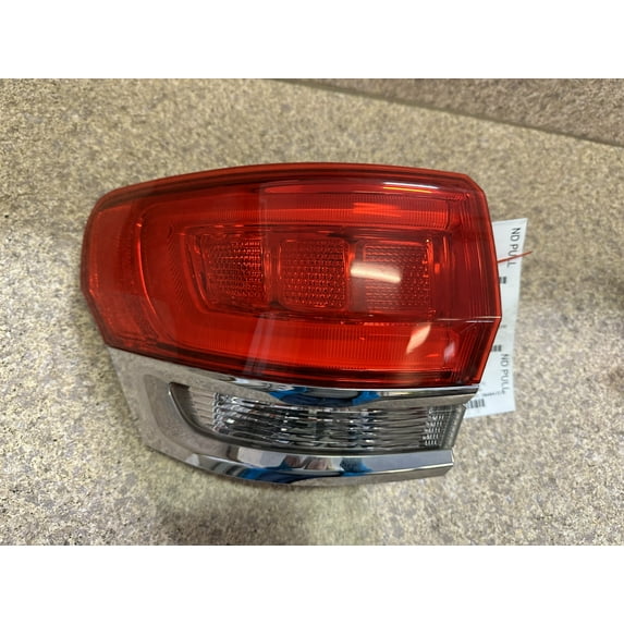 Pre-Owned 15-19 Jeep Grand Cherokee LH Driver Tail Light Lamp Quarter Panel Mounted OEM (Good)