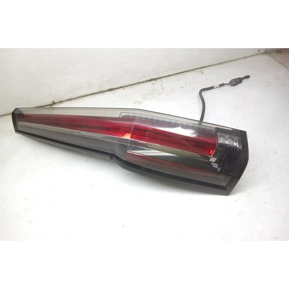Pre-Owned 15 2015 Cadillac Escalade Driver LH Tail Light Lamp OEM - Verify Specific Vehicle Fitment In Description - (Good)