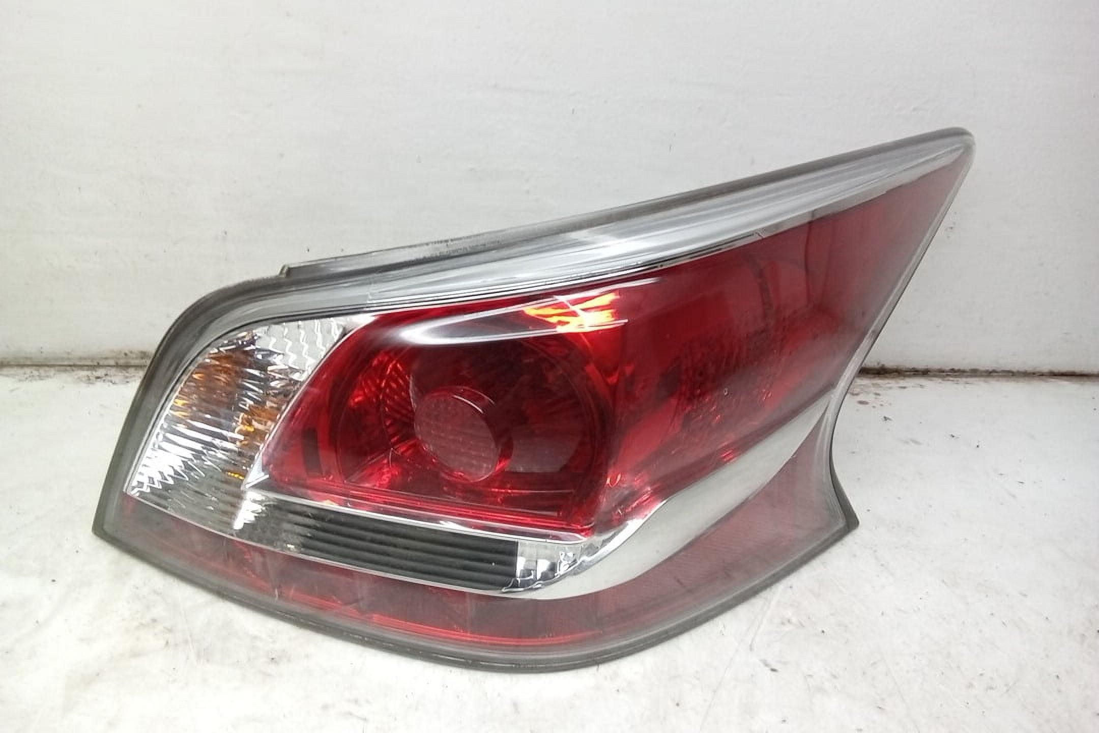 Pre-Owned 15 2015 Nissan Altima Passenger RH Tail Light Lamp OEM (Good)