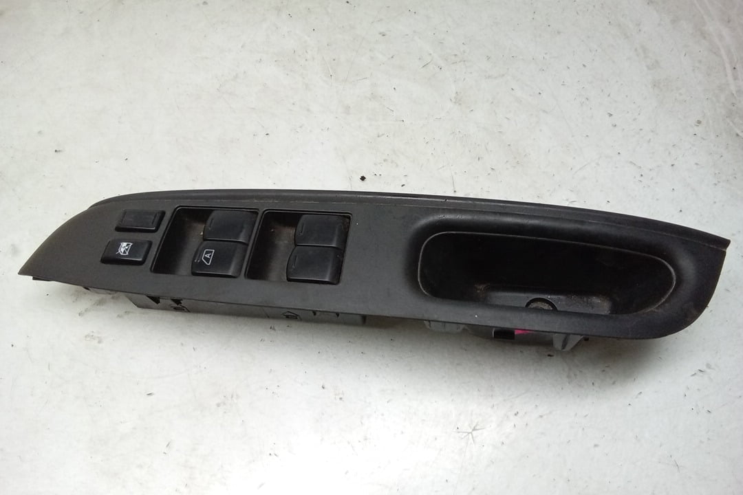 Pre-Owned 15 2015 Nissan Versa Drivers Master Door Lock and Window Switch OEM (Good)