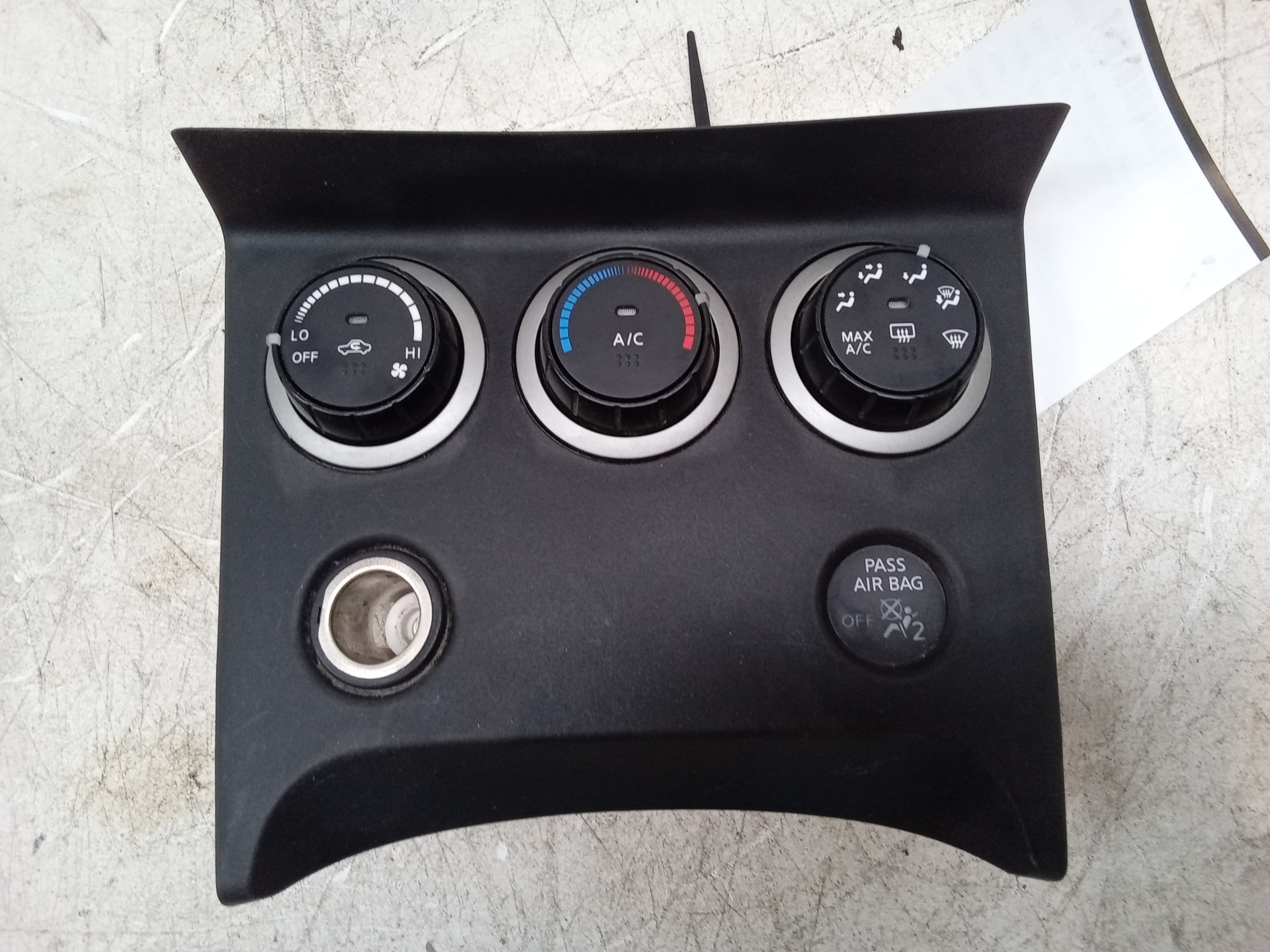 Pre-Owned 15 Nissan Rogue Temperature Control Unit OEM - Verify Specific Vehicle Fitment In Description - (Good)