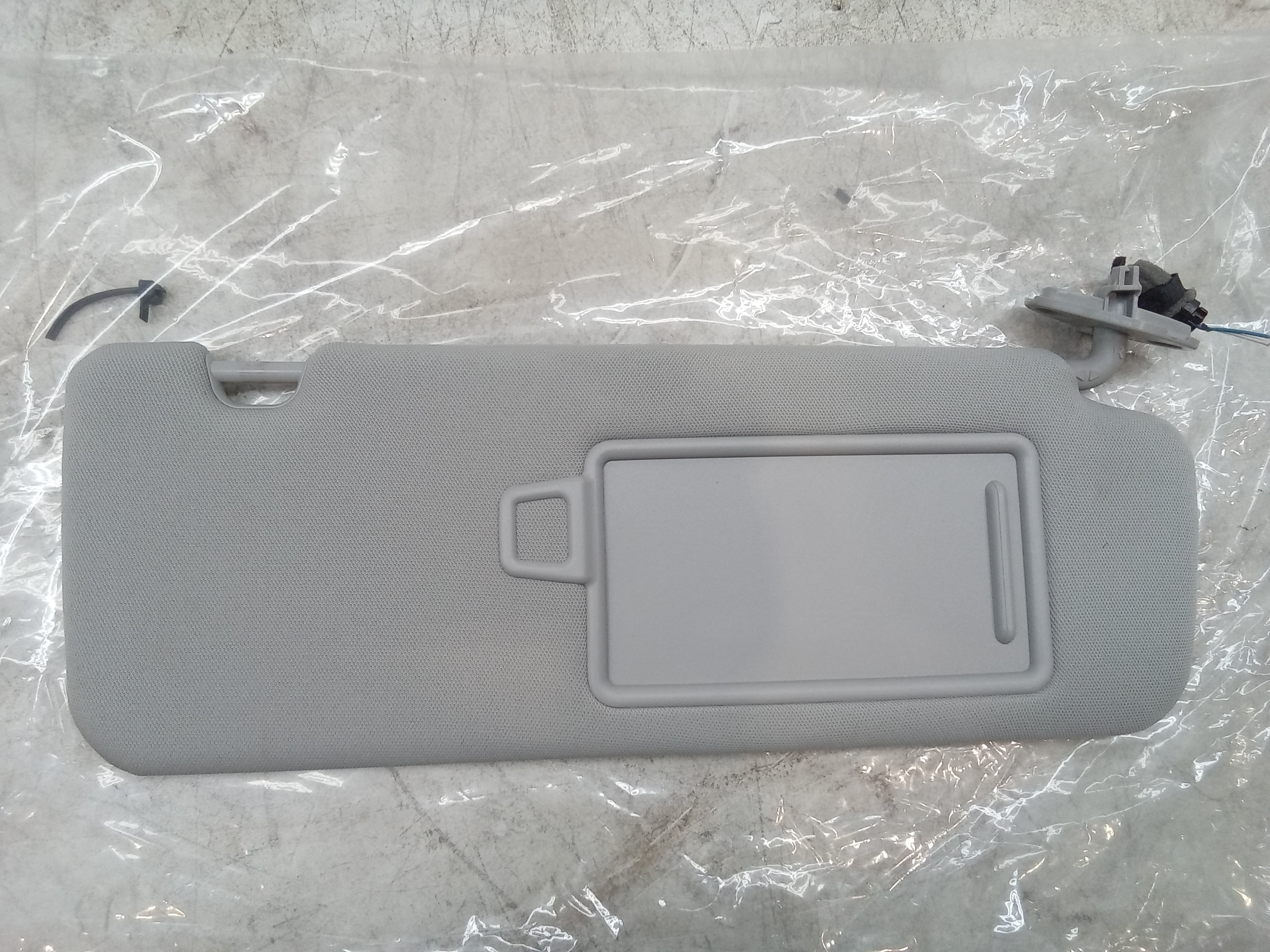 Pre-Owned 16 KIA Sorento Right Passenger Side Interior Sun Visor OEM - Verify Specific Vehicle Fitment In Description - (Good)