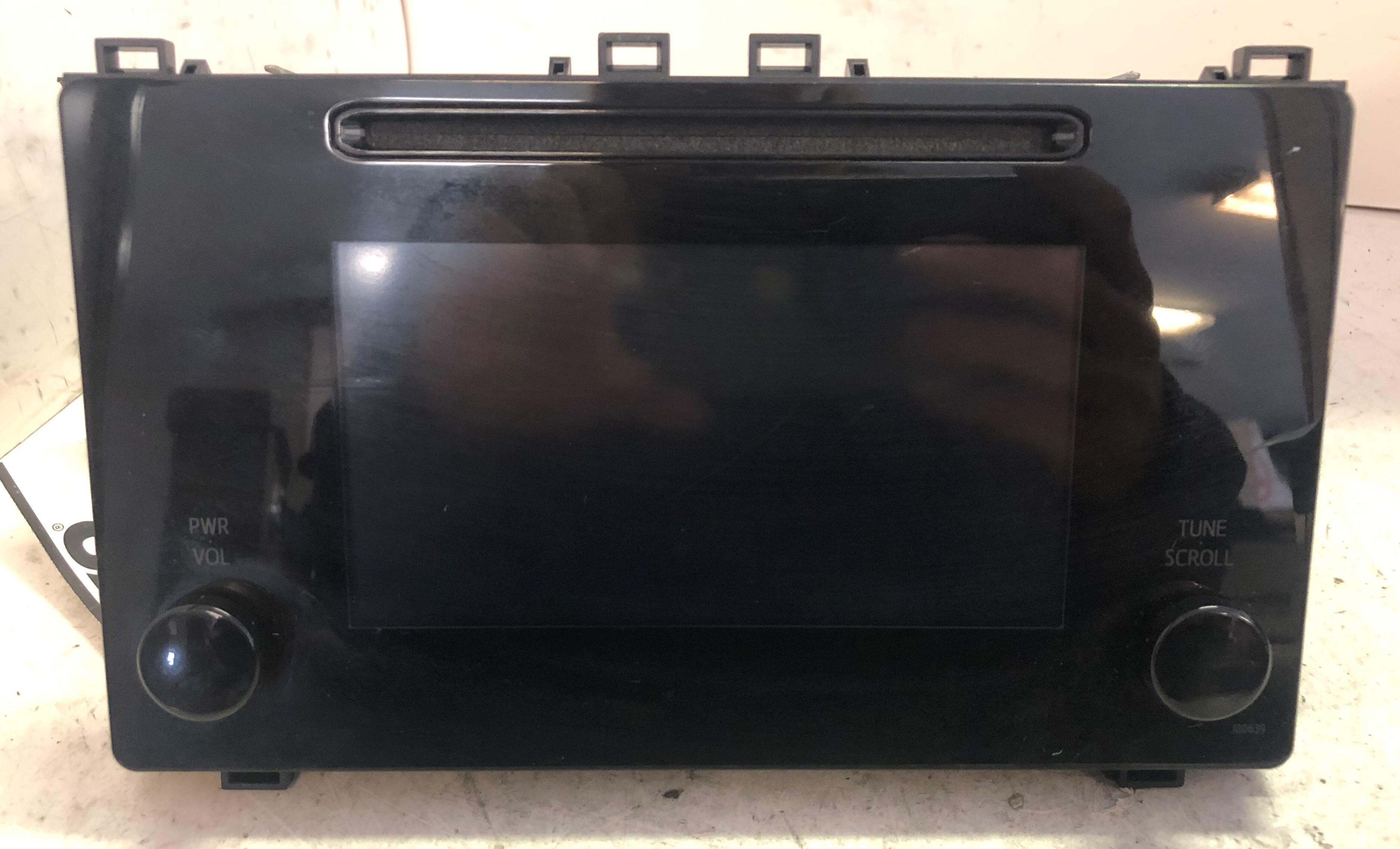 Pre-Owned 17-18 Toyota Corolla AM FM CD Player Radio Receiver Face ID 100639 OEM LKQ (Good)