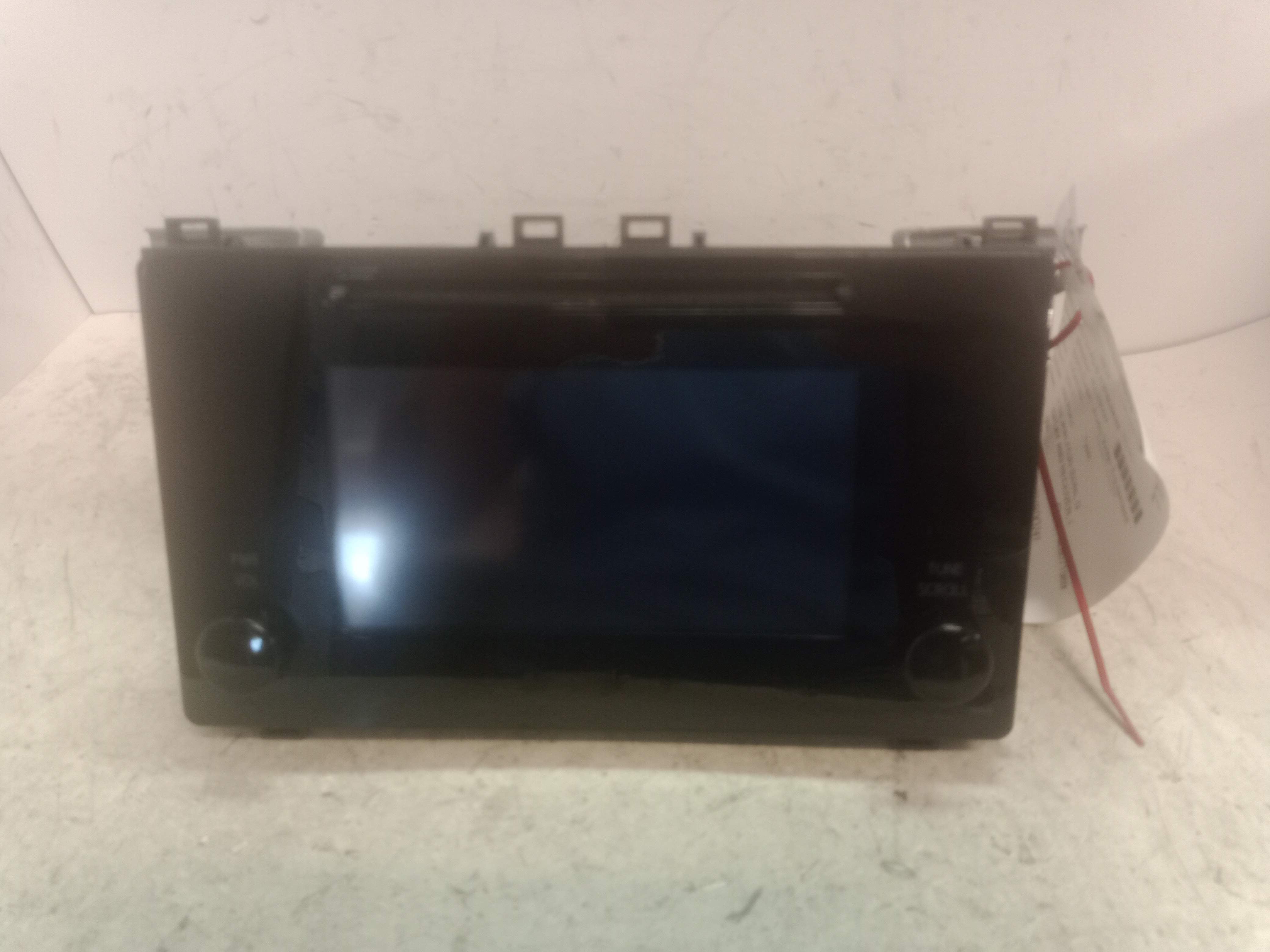 Pre-Owned 17-18 Toyota Corolla AM FM Radio Receiver w/ Display Face ID 100639 OEM LKQ - Verify Specific Vehicle Fitment In Description - (Good)