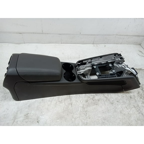 Pre-Owned 17 Porsche Macan Floor Console W/ 3 USB Port 12 Volt Port AUX Port OEM (Good)