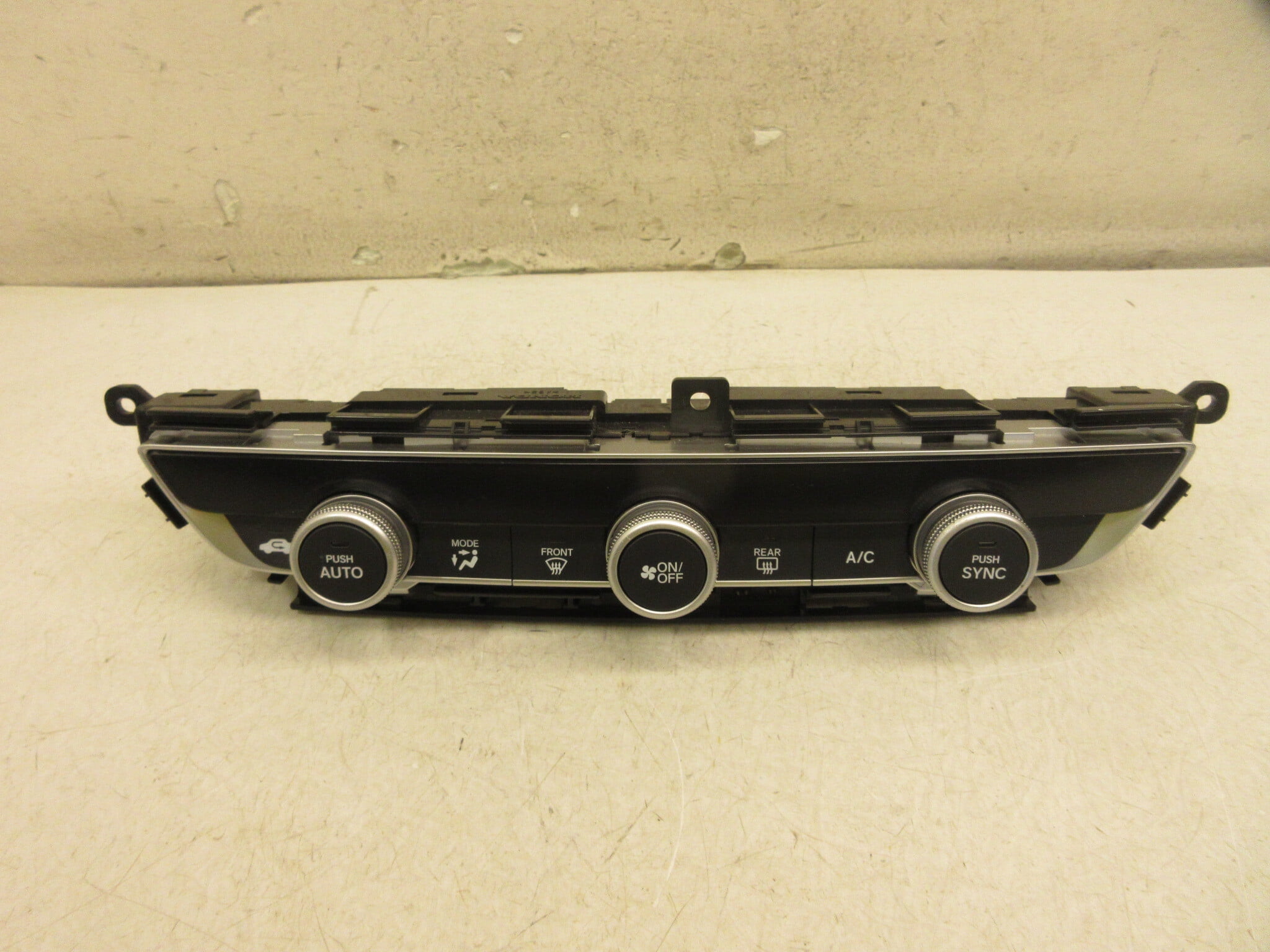 Pre-Owned 18 19 20 Honda Accord Auto AC Dual Climate Temperature Control Panel OEM LKQ (Good)