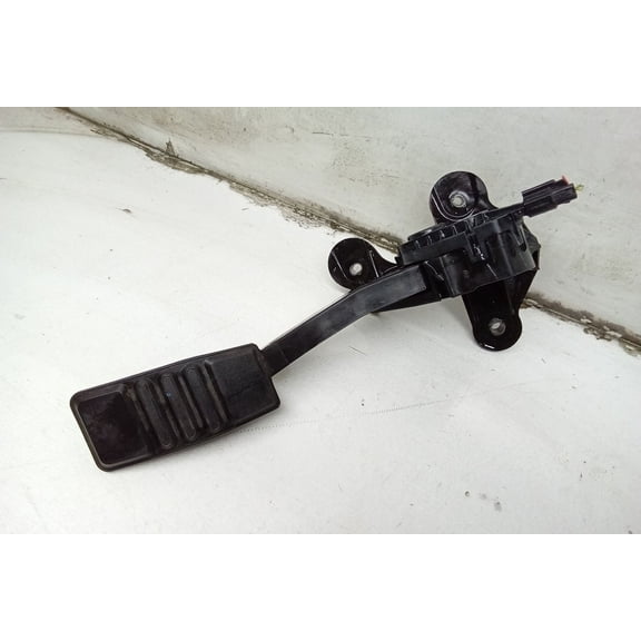 Pre-Owned 18 2018 Ford Mustang Gas Pedal OEM - Verify Specific Vehicle Fitment In Description - (Good)