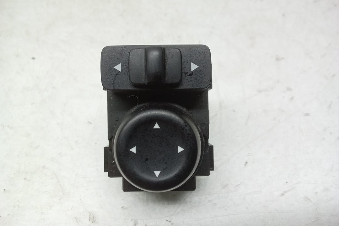 Pre-Owned 20 2020 Nissan Versa Drivers Door Mirror Control Switch OEM - Verify Specific Vehicle Fitment In Description - (Good)