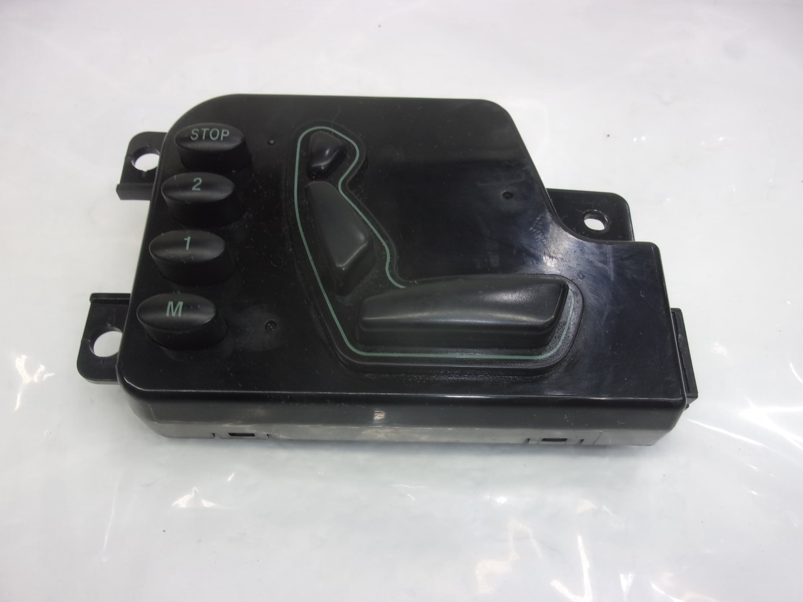Pre-Owned 2004-2006 Kia Amanti Driver Power Seat Switch OEM (Good)