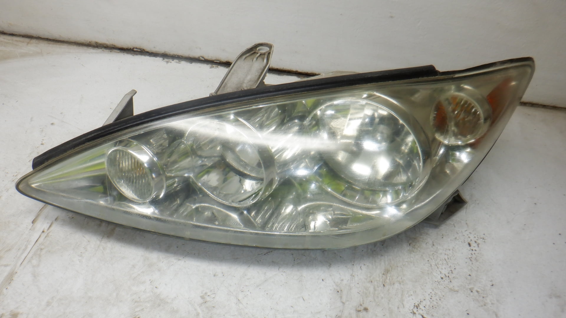 Pre-Owned 2005-2006 Toyota Camry Driver Head Light Lamp OEM LKQ (Good)
