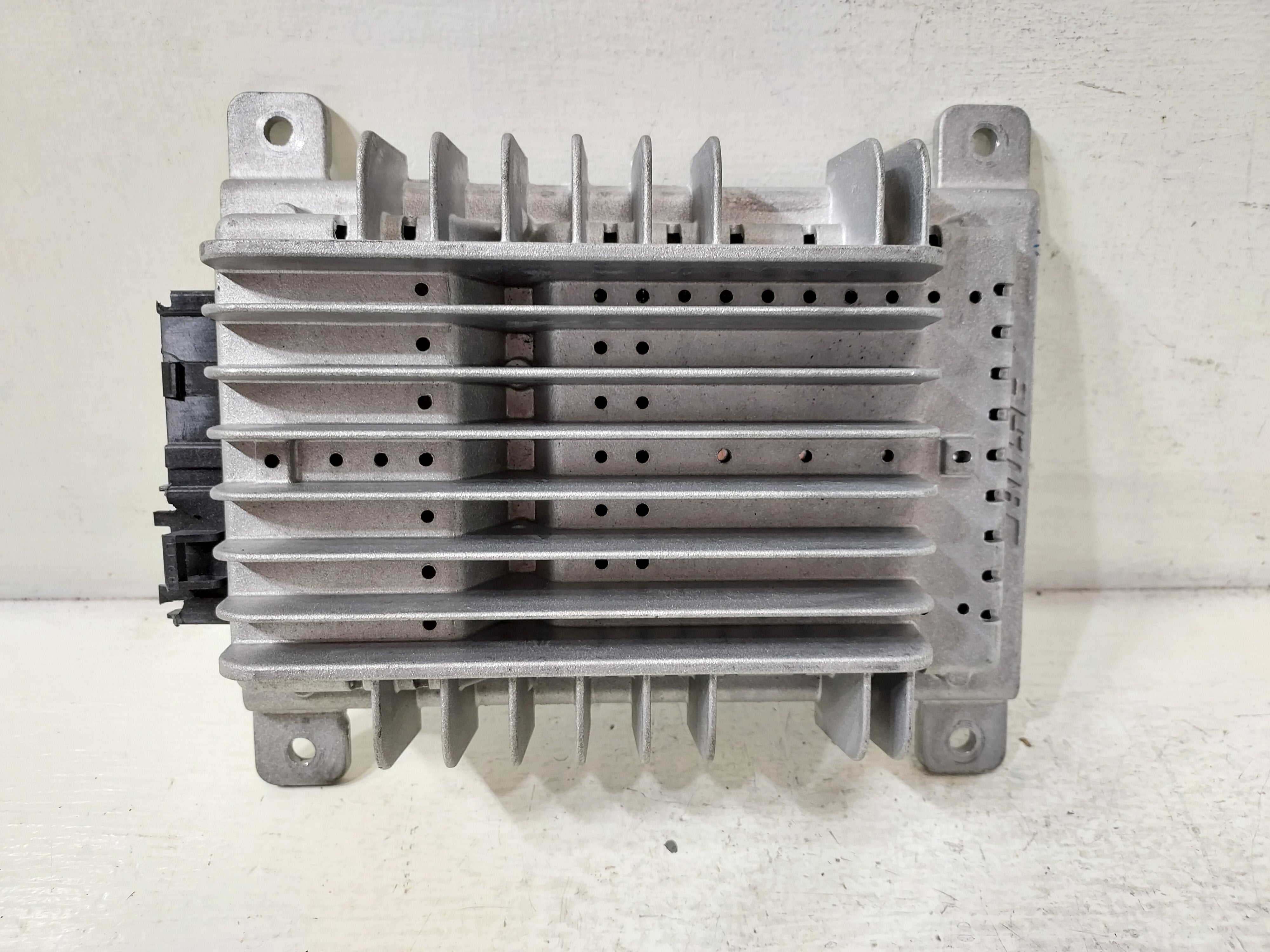 Pre-Owned 2005-2007 Nissan Murano Rear RH Floor Mount Amplifier OEM LKQ - Verify Specific Vehicle Fitment In Description - (Good)