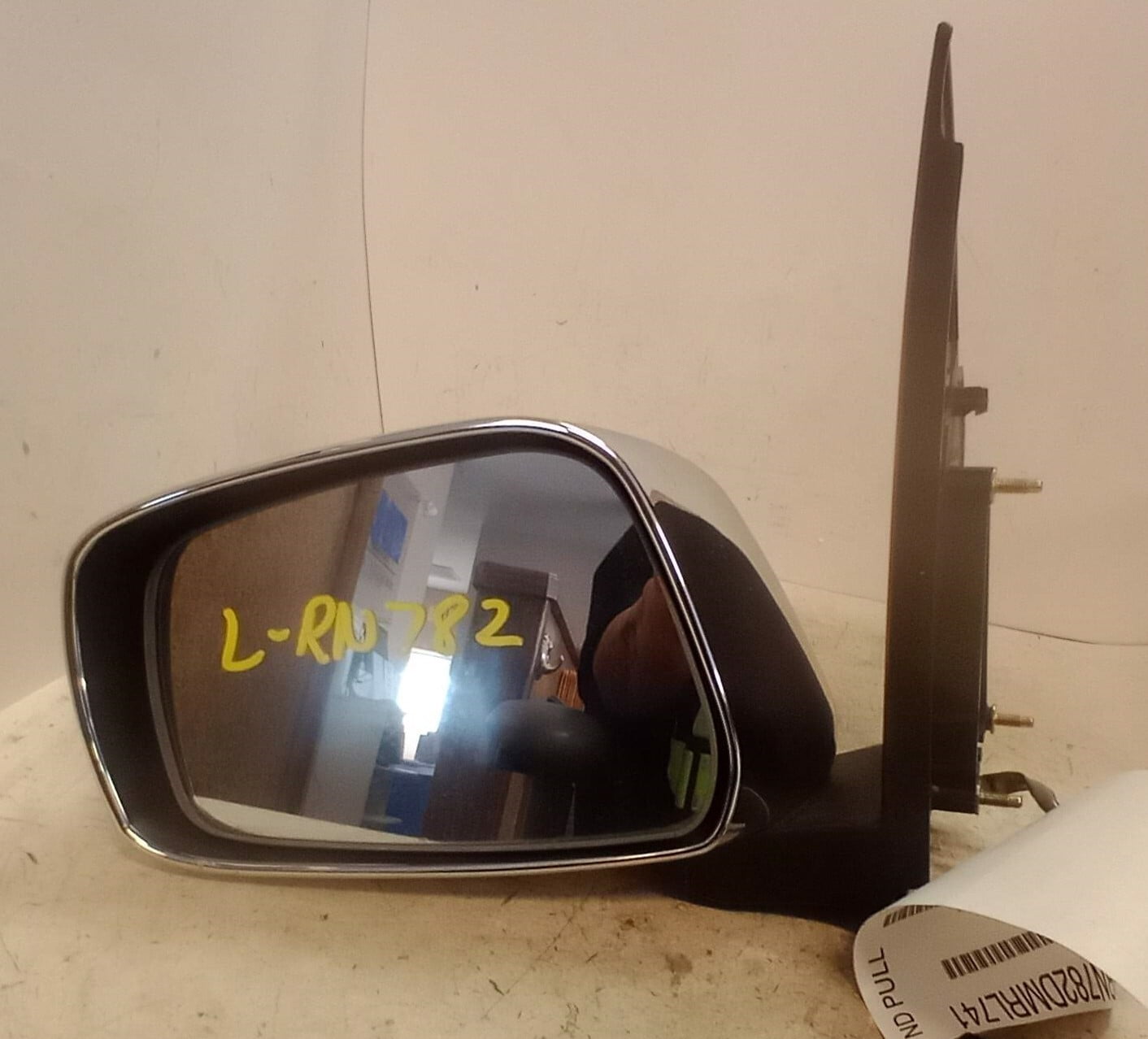 Pre-Owned 2005-2009 Nissan Frontier LH Driver Side View Door Mirror OEM LKQ (Good)