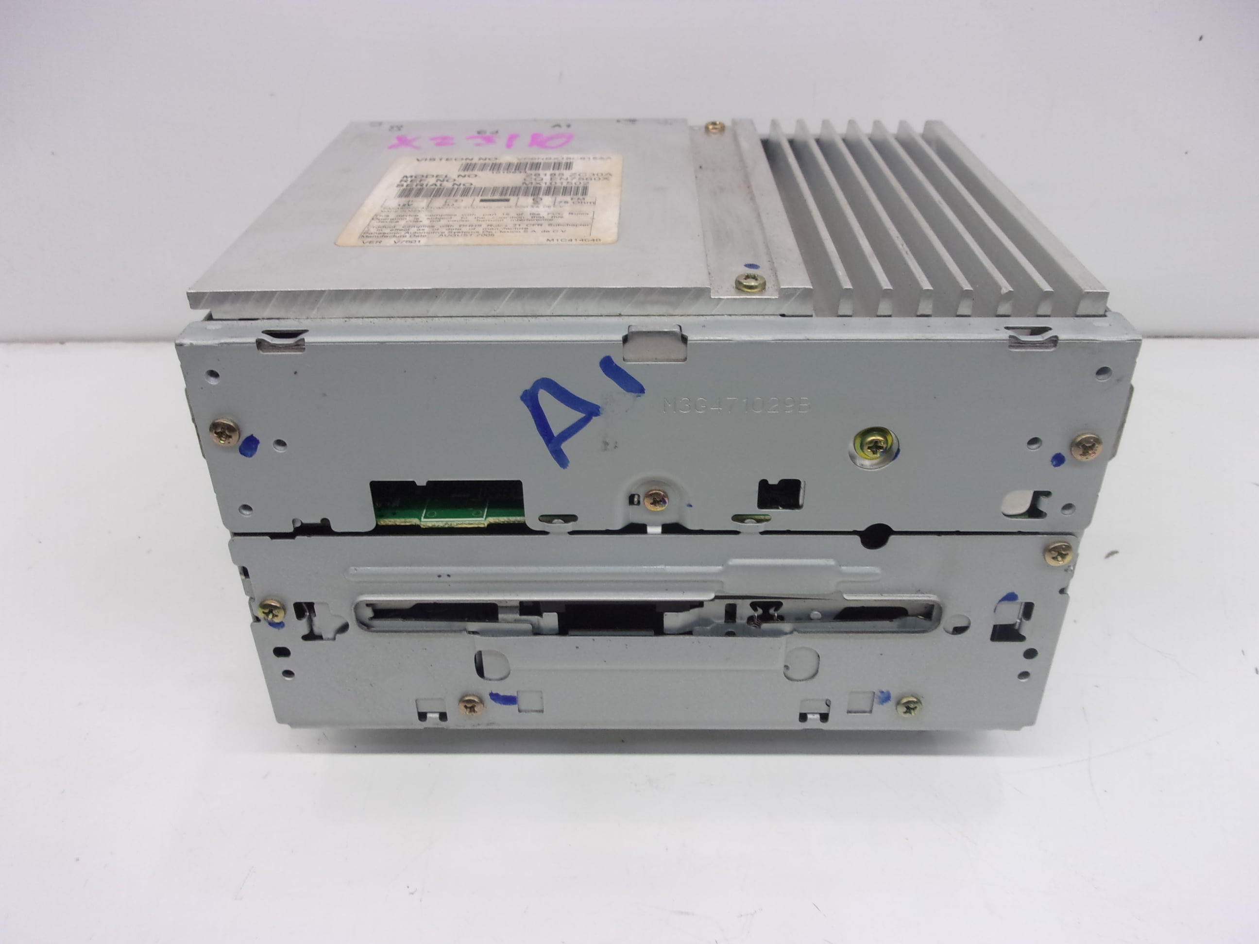 Pre-Owned 2006 Nissan Armada Radio Receiver 6 Disc CD Player ID 28185ZC30A OEM - Verify Specific Vehicle Fitment In Description - (Good)