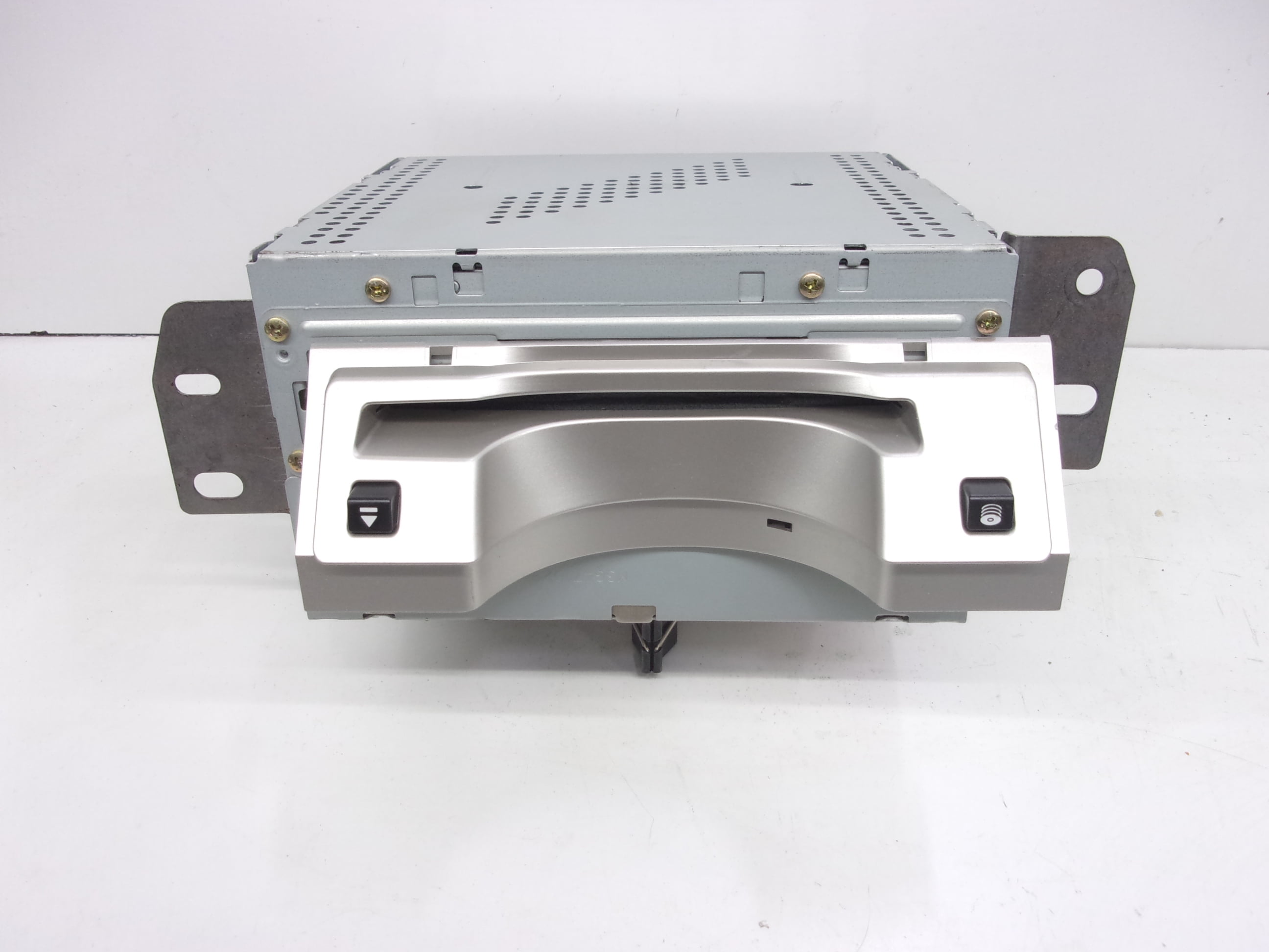 Pre-Owned 2006 Nissan Quest Radio Receiver 6 Disc CD Player ID 28185ZM10A OEM - Verify Specific Vehicle Fitment In Description - (Good)