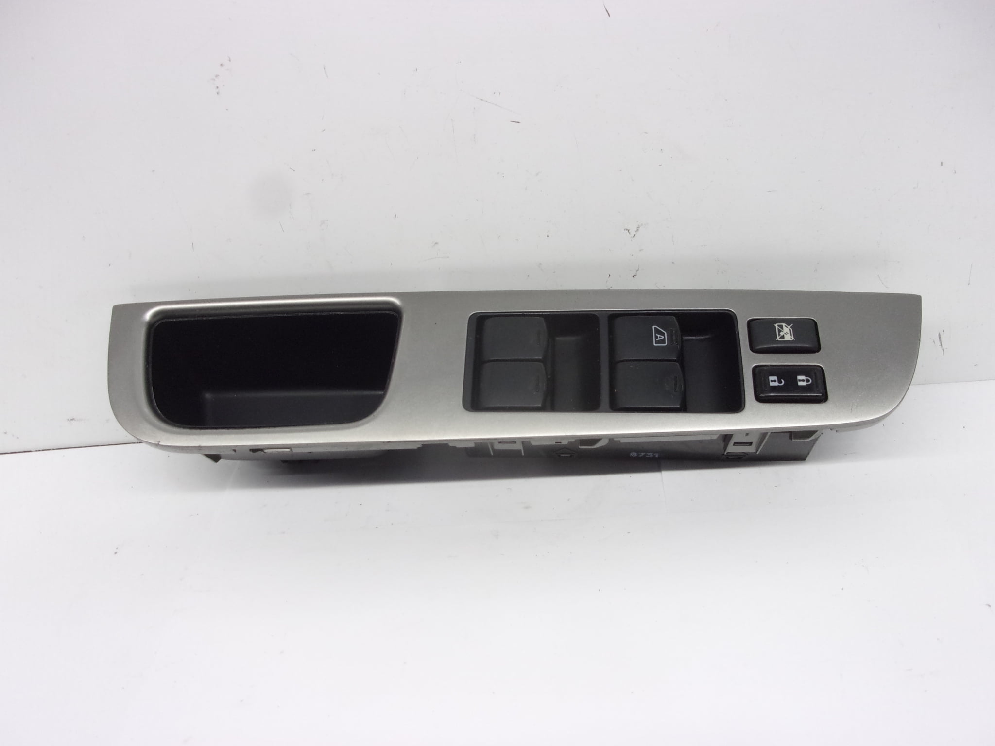 Pre-Owned 2007-2009 Nissan Versa Driver Door Master Power Window Switch OEM - Verify Specific Vehicle Fitment In Description - (Good)