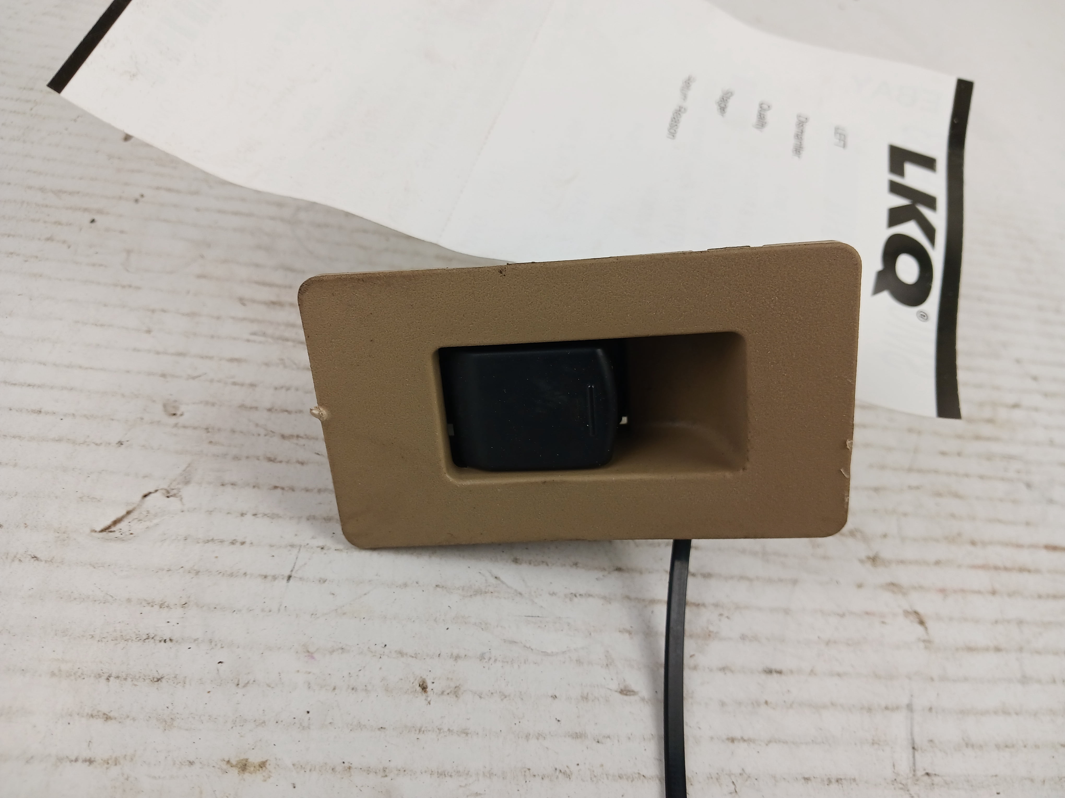 Pre-Owned 2007 Nissan Armada RH Right Passenger Side Rear Window Switch OEM (Good)