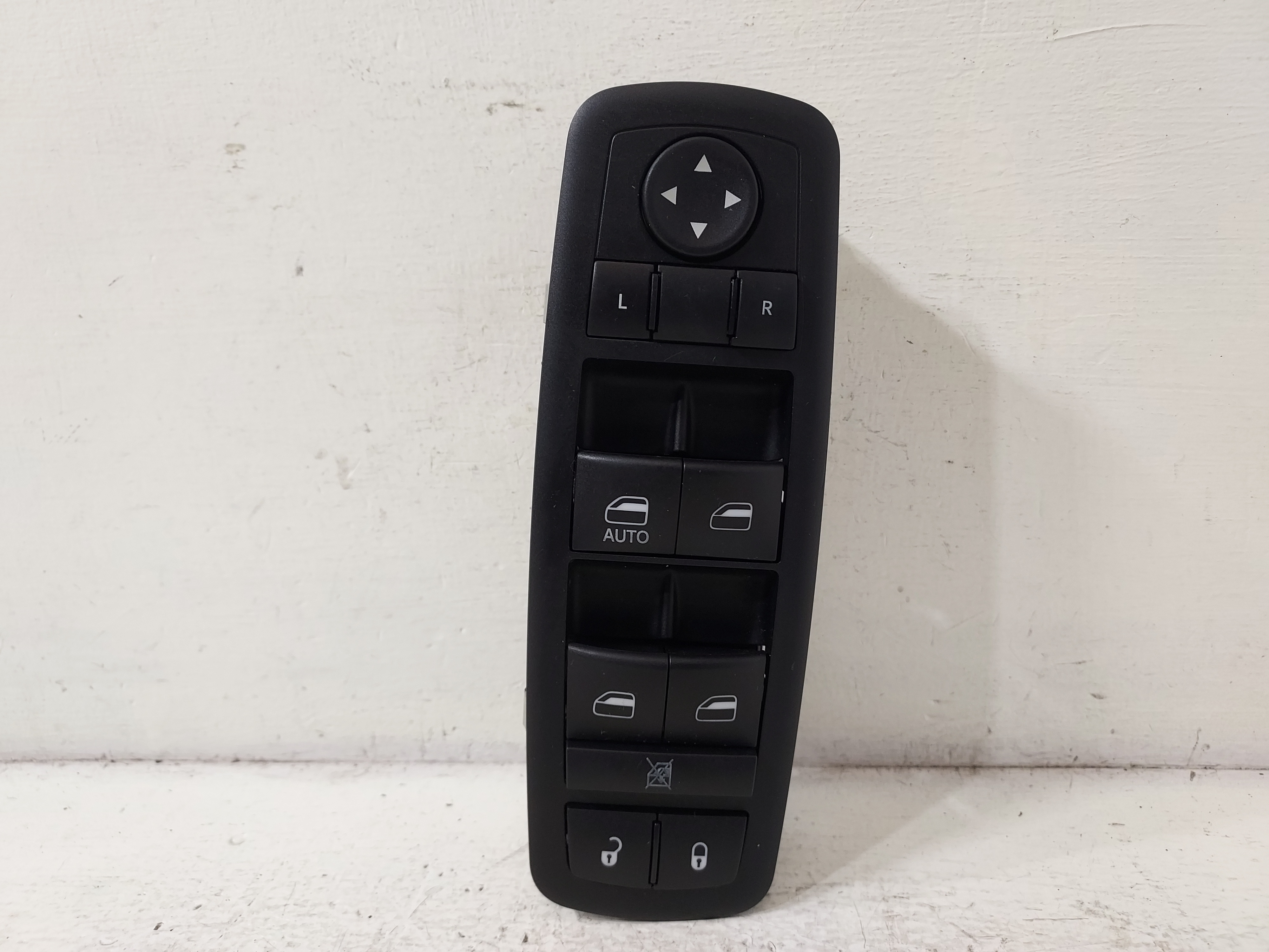 Pre-Owned 2009-2011 Jeep Liberty Driver LH Master Power Window Door Lock Switch OEM LKQ (Good)