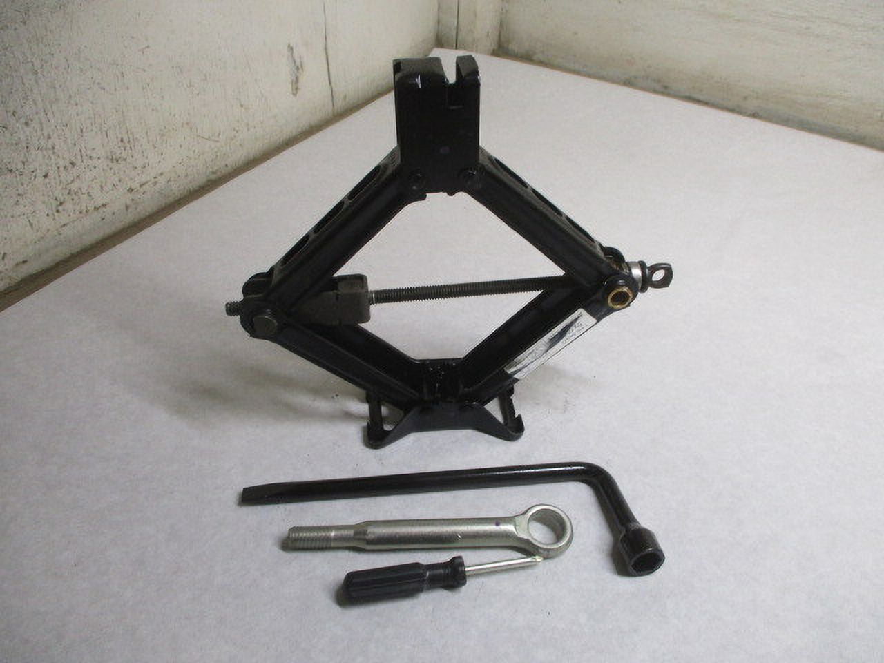 Pre-Owned 2009 Subaru Legacy Wheel Tire Jack Assembly w/Tools OEM LKQ (Good)