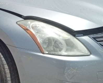 Pre-Owned 2010 Nissan Altima Passenger Side Headlight Assembly OEM - Verify Specific Vehicle Fitment In Description - (Good)