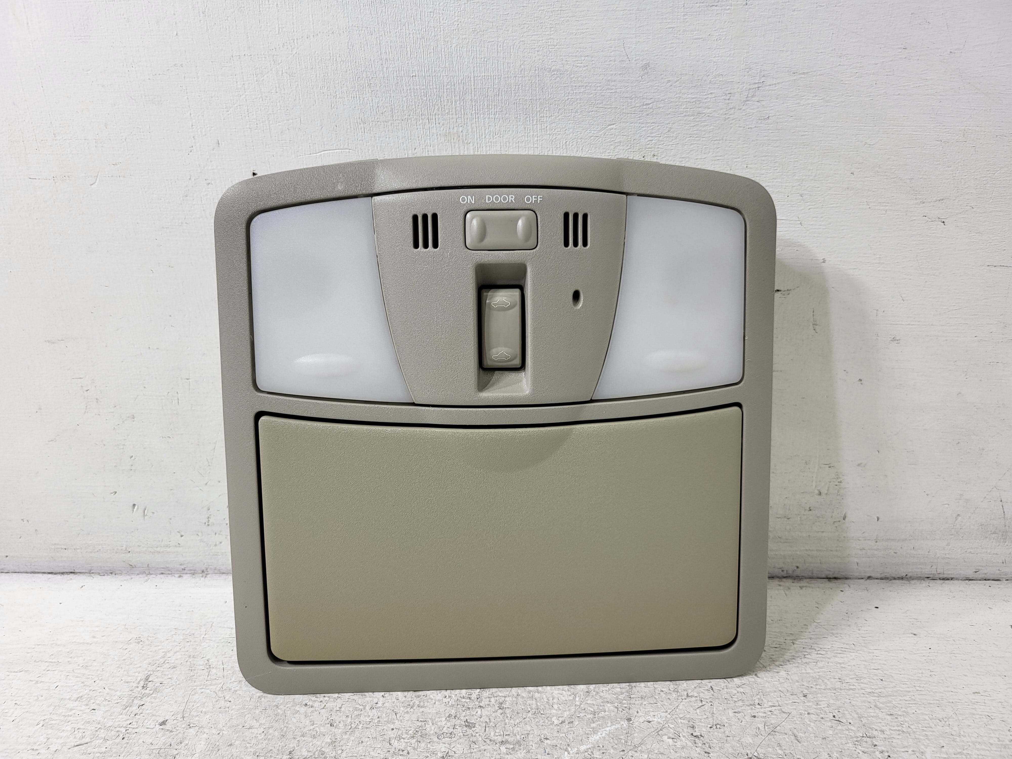 Pre-Owned 2010 Nissan Rogue Roof Overhead Console OEM LKQ (Good)