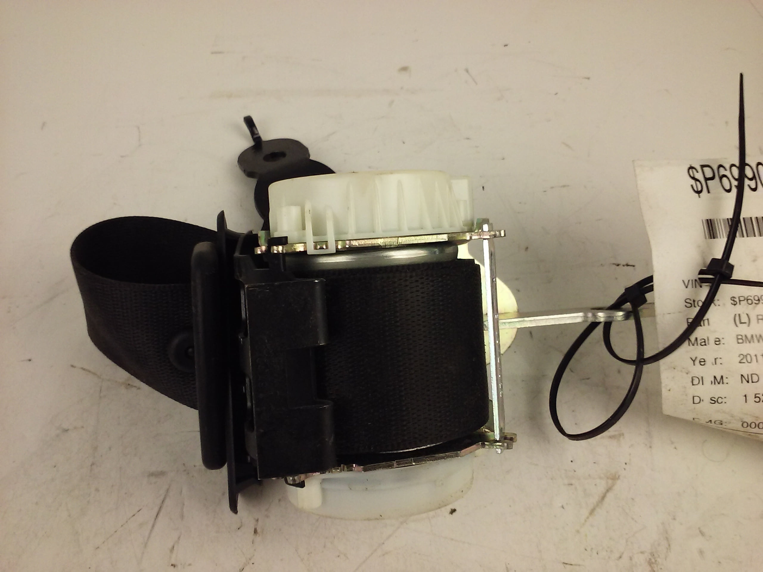 Pre-Owned 2011 BMW 528i RH Right Passenger Side Front Seat Belt Assembly OEM (Good)
