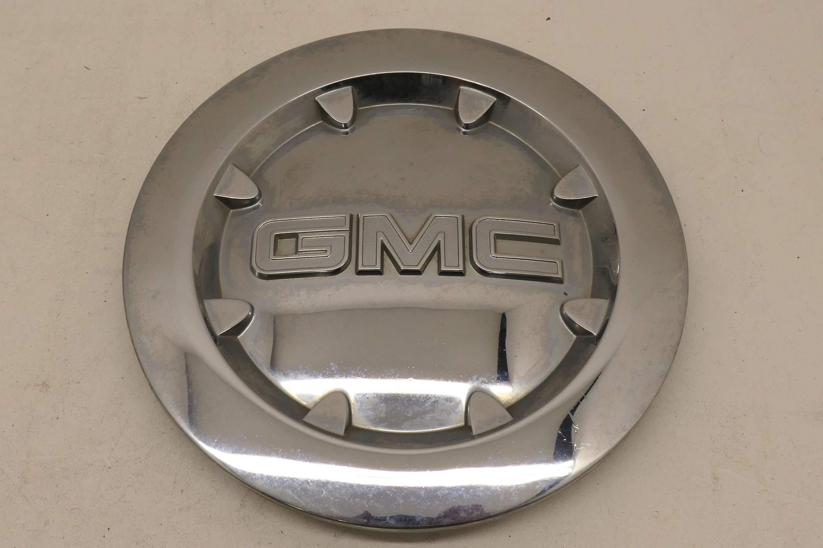 Used OEM GMC Center Cap For Yukon Denali/Sierra - Chrome, 20" Wheel, Part #9596381
