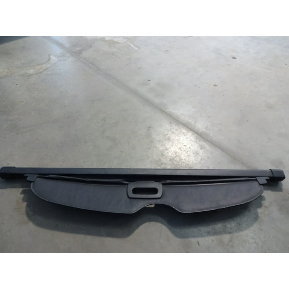 Pre-Owned 2011 Jeep Grand Cherokee Rear Black Retractable Cargo Cover OEM (Good)