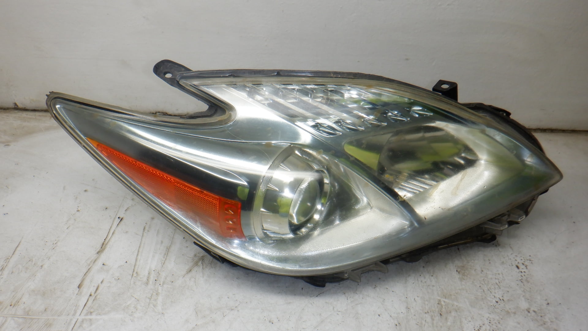 Pre-Owned 2011 Toyota Prius Passenger Head Light Lamp OEM LKQ (Good)