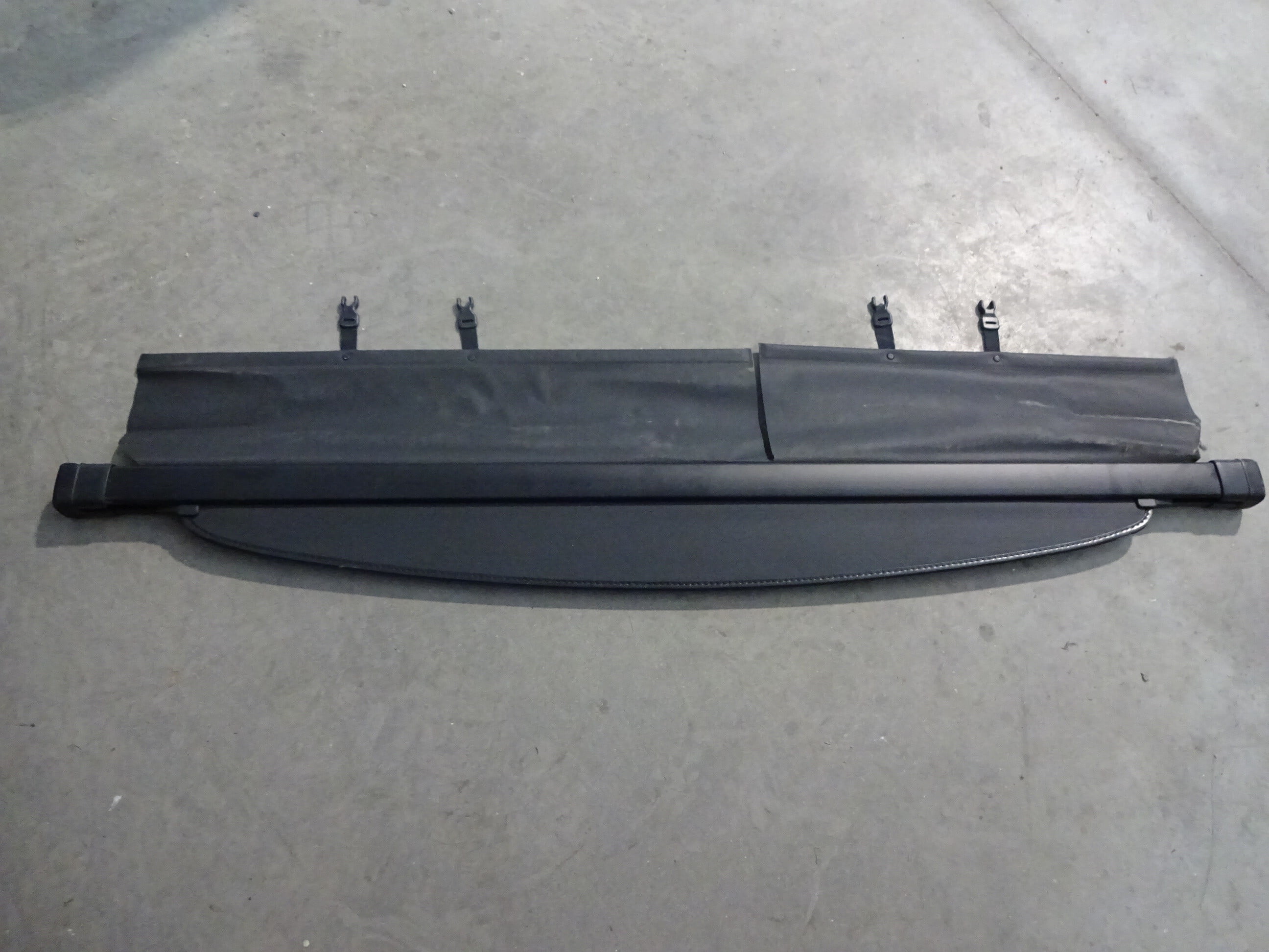 Pre-Owned 2011 Toyota Rav4 Black Retractable Cargo Cover OEM (Good)