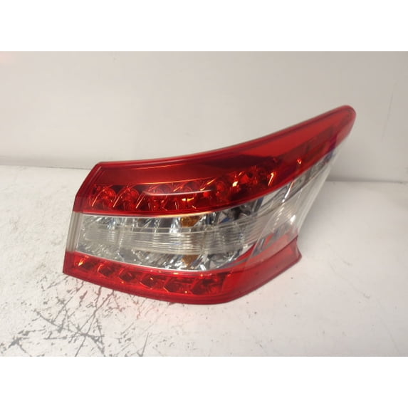 Pre-Owned 2013-2015 Nissan Sentra Passenger RH Tail Light Lamp OEM - Verify Specific Vehicle Fitment In Description - (Good)