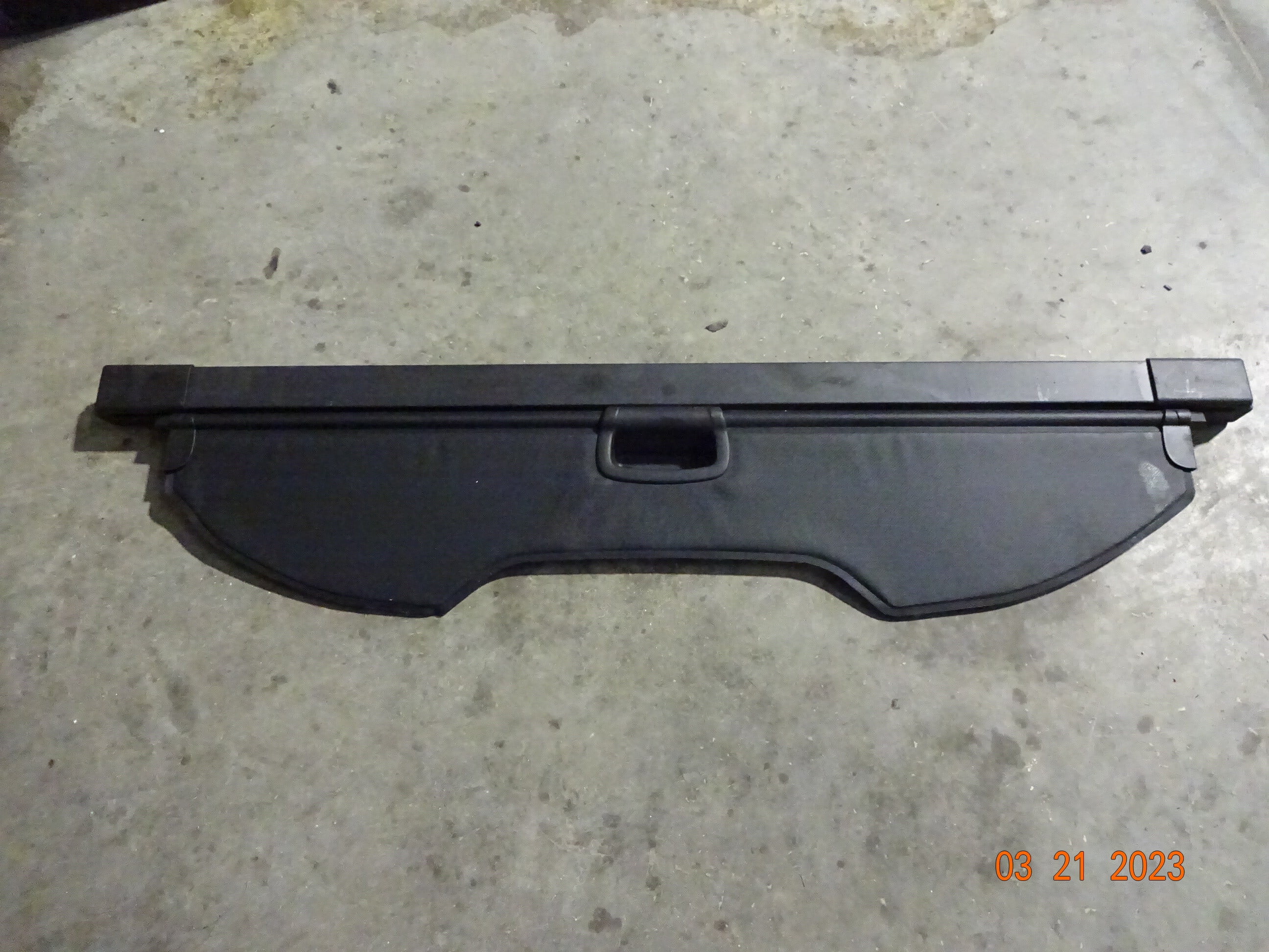 Pre-Owned 2013 Ford Escape Rear Black Retractable Cargo Cover OEM (Good)