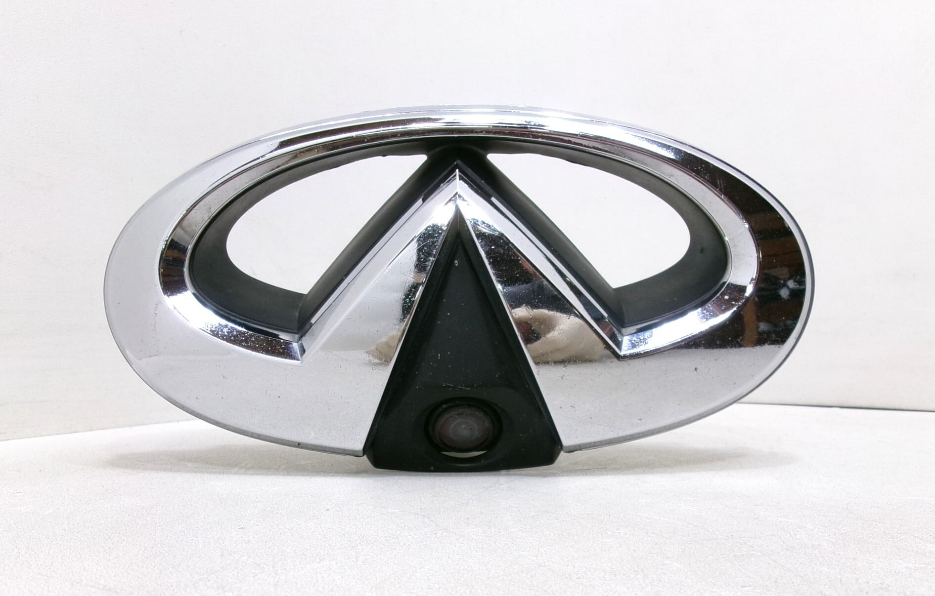 Infiniti Emblem, image size:1891x1207