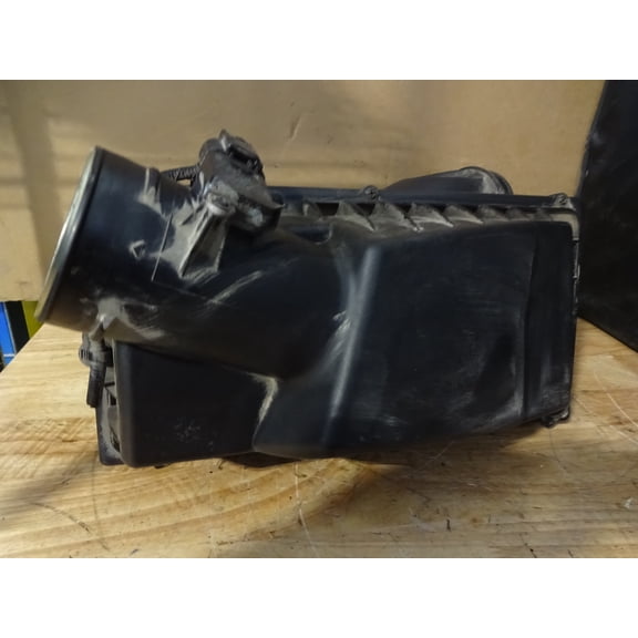 Pre-Owned 2013 Land Rover LR4 5.0L Cold Air Intake OEM - Verify Specific Vehicle Fitment In Description - (Good)