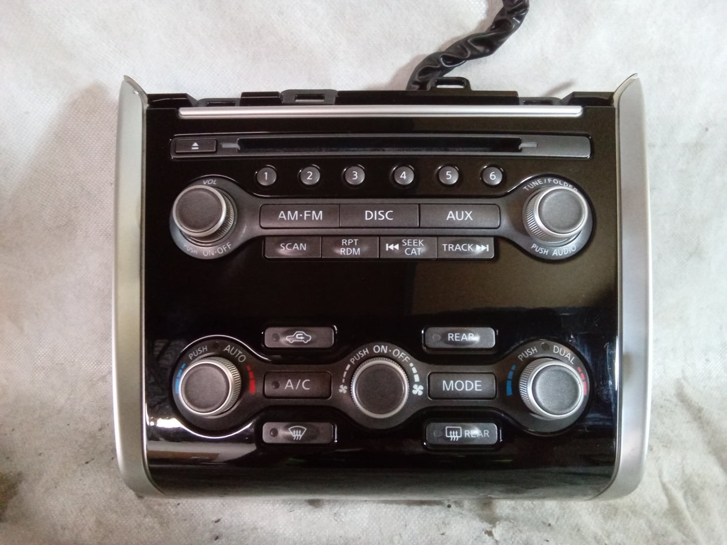 Pre-Owned 2013 Nissan Pathfinder AC Front 3 Dial Temperature Control Panel OEMN LKQ (Good)