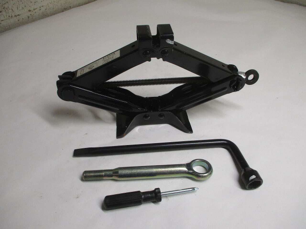 Pre-Owned 2013 Subaru Legacy Wheel Tire Jack Assembly w/Tools OEM LKQ (Good)