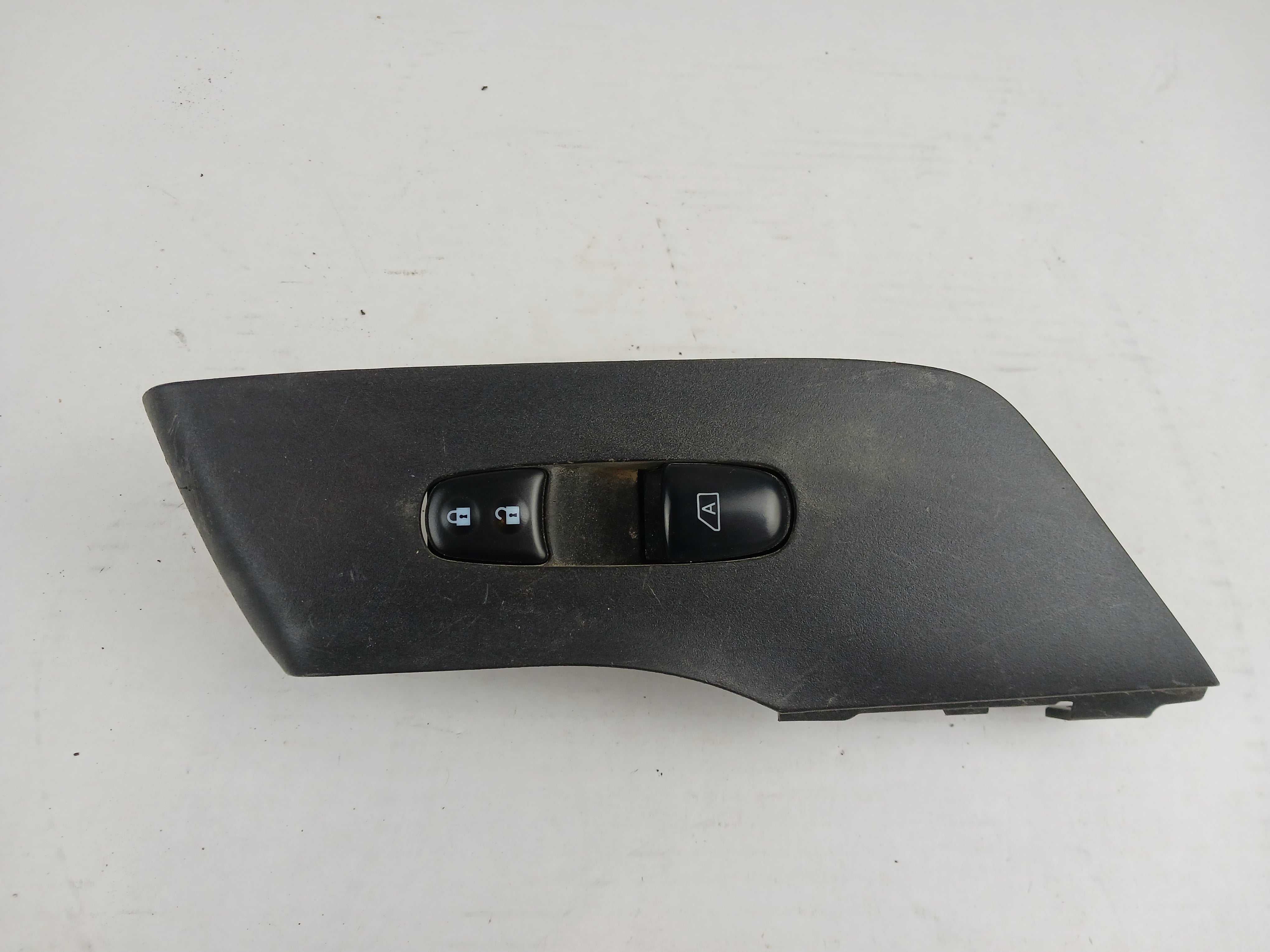 Pre-Owned 2014 Nissan Altima RH Right Passenger Side Front Window Switch OEM (Good)