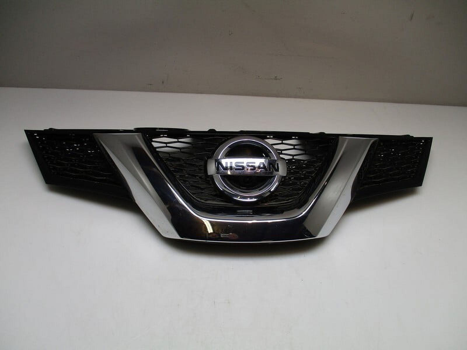 Pre-Owned 2015-2016 Nissan Rogue Grille Assembly OEM (Good)