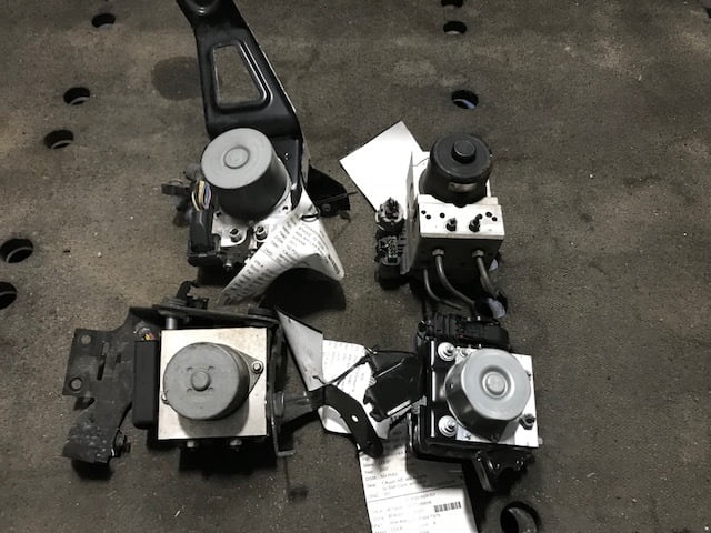 Pre-Owned 2015-2017 Nissan Juke Anti Lock Brake Unit ABS Pump Assembly 59k OEM LKQ - Verify Specific Vehicle Fitment In Description - (Good)