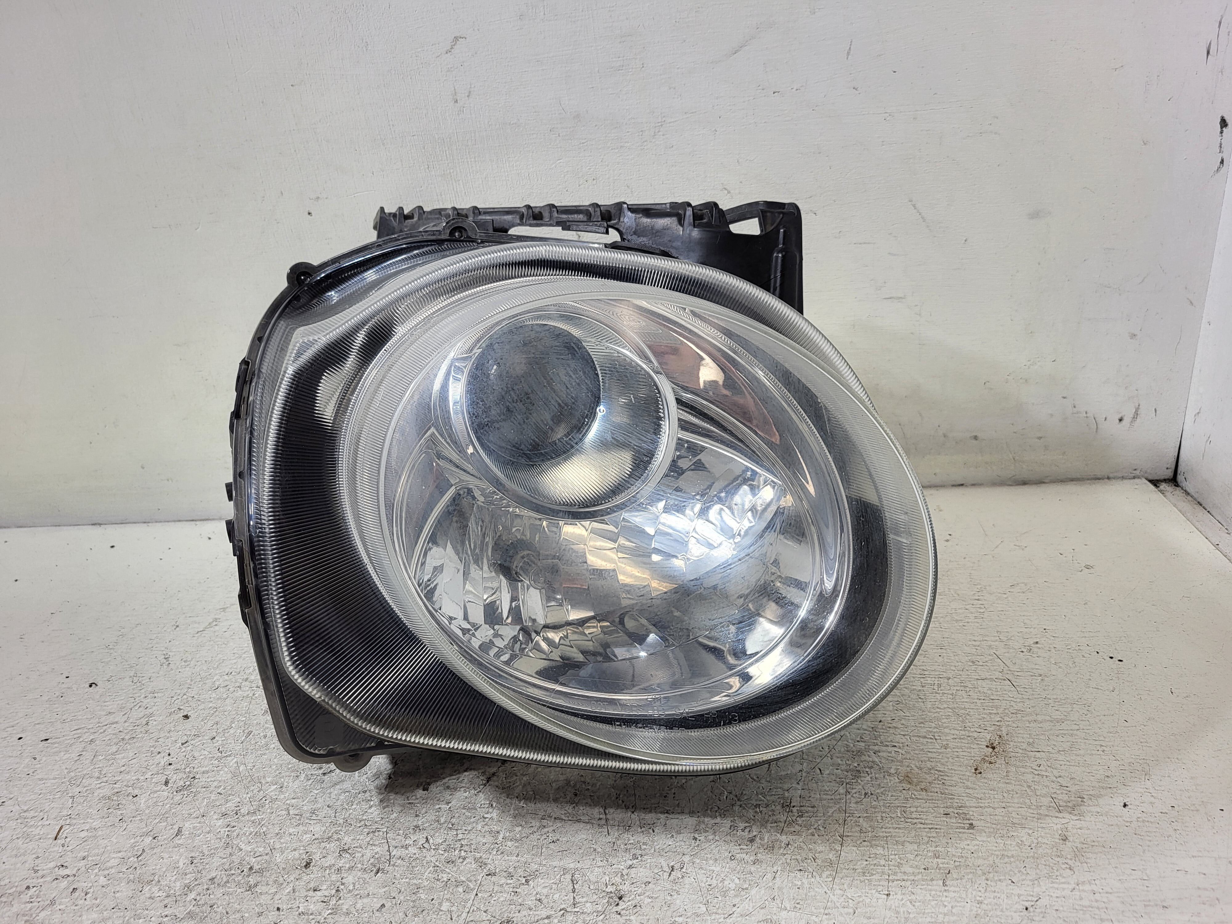Pre-Owned 2015-2017 Nissan Juke Passenger RH Headlight Lamp OEM LKQ - Verify Specific Vehicle Fitment In Description - (Good)